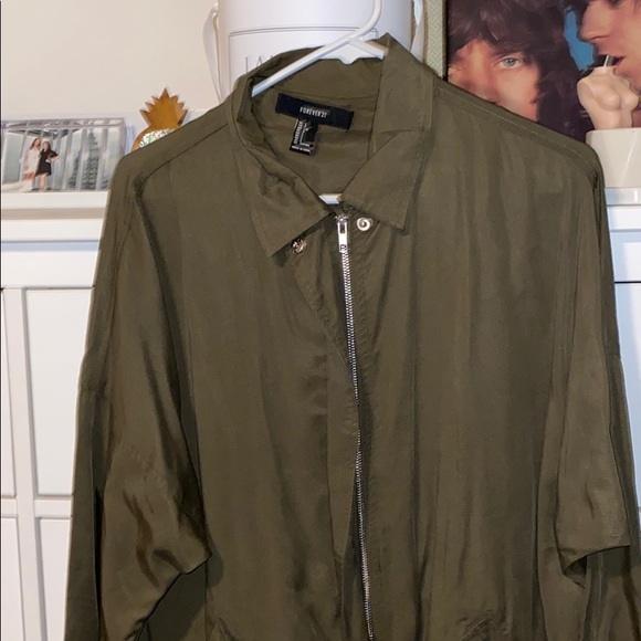 Olive green lightweight trench - Picture 2 of 2